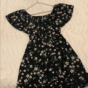 Floral off the shoulder dress 👗